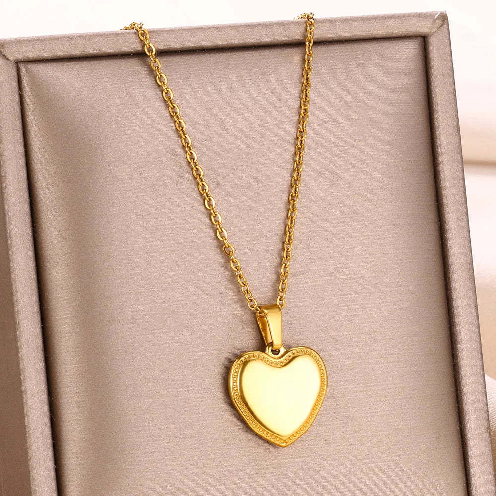Stainless Steel Love Heart Necklace For Women 2023 New Trendy Lip Chain Simple Pendant Necklace Jewelry Gift Wholesalers