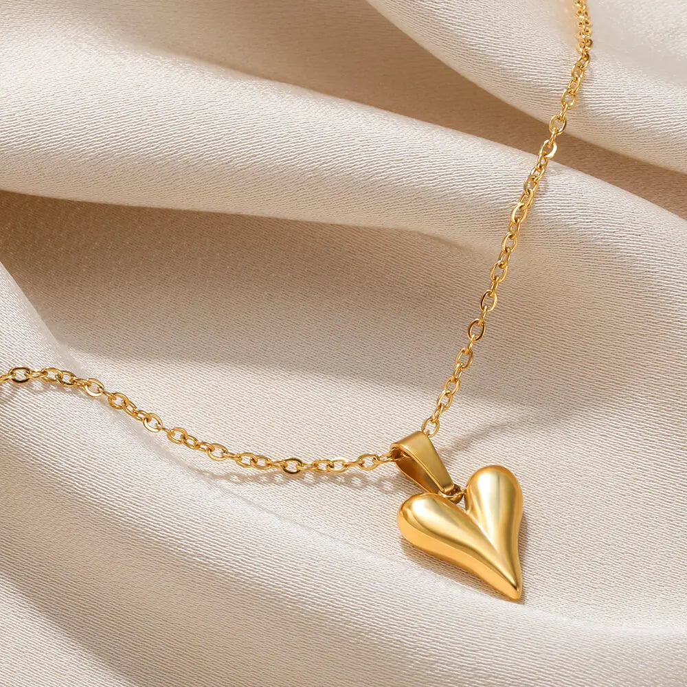 Stainless Steel Love Heart Necklace For Women 2023 New Trendy Lip Chain Simple Pendant Necklace Jewelry Gift Wholesalers